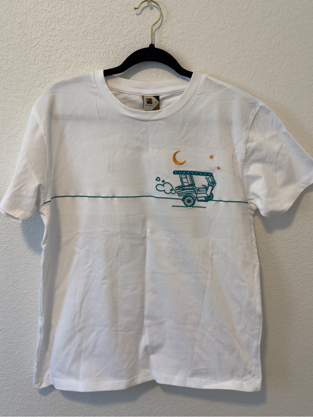 Kultura white graphic tee with embroidered graphic